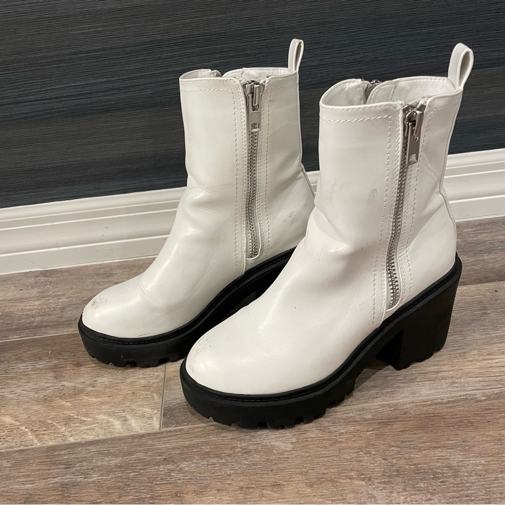 Urban Outfitters White Boots - Picture 4 of 4